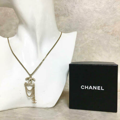 CHANEL Pendant Necklace CC Logo Pearl stone Rhinestone light Gold Chain A12P 733