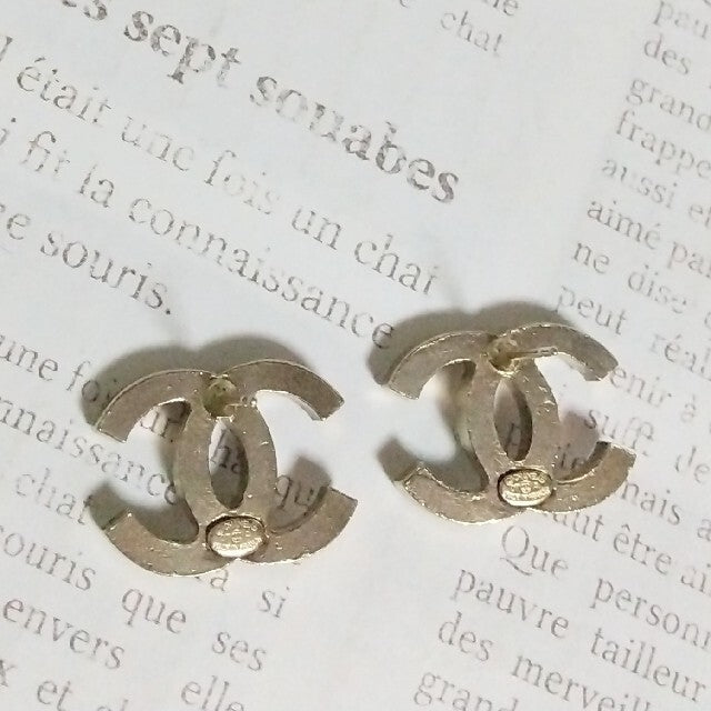 Chanel Earrings CC Logo light Gold Pearl Rhinestone 07A