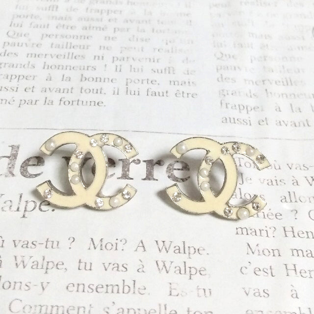 Chanel Earrings CC Logo light Gold Pearl Rhinestone 07A