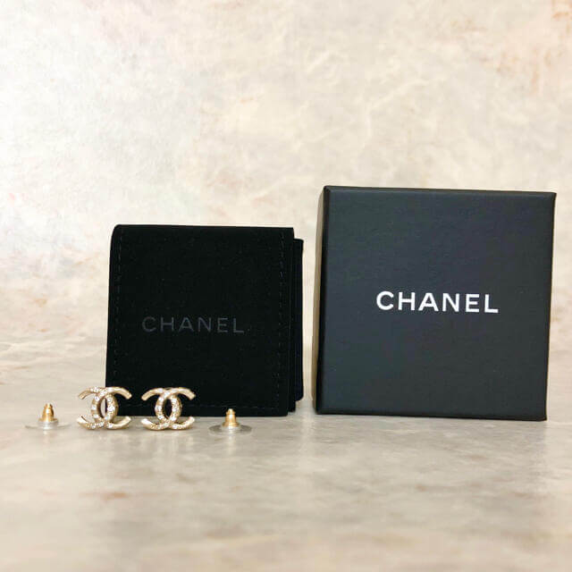 Chanel Earrings CC Logo light Gold Rhinestone A17K 733