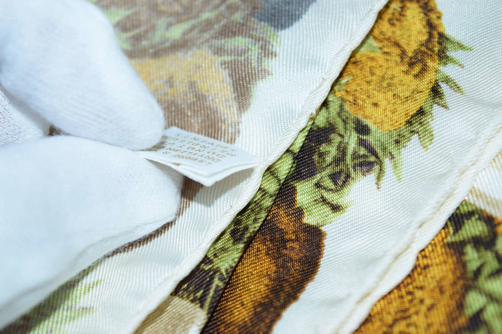 Gucci Scarf Sunflower 87 cm Silk Floral flower Shawl Vintage RA807