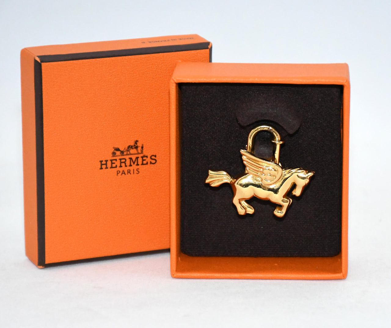 Hermes Cadena Gold Pegasus Horse Motif bag charm lock 071
