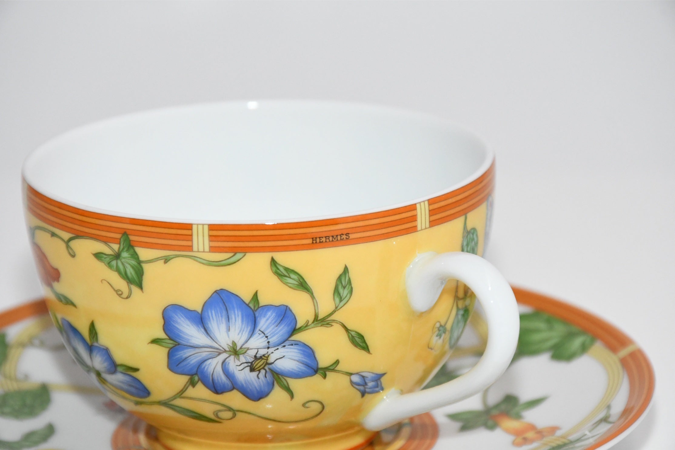 HERMES La Siesta 皿 Hermes La Siesta Tea Cup and Saucer Set of 2 yellow porcelain