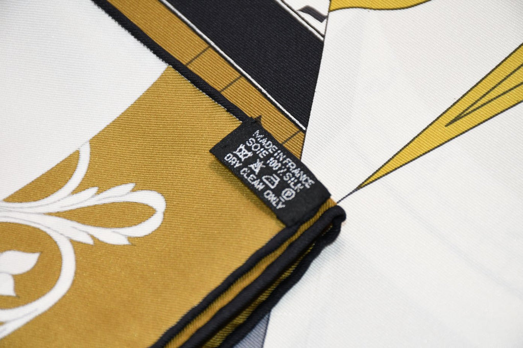 Hermes Scarf Astrologie Nouvelle 90 cm silk yellow Carre astrology Sun 35"