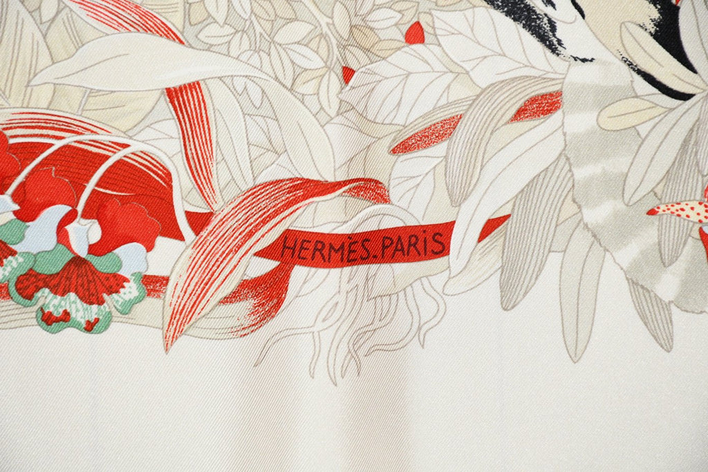 Hermes Scarf Au Coeur de la Vie 90 cm silk white Carre life tree flower 35"