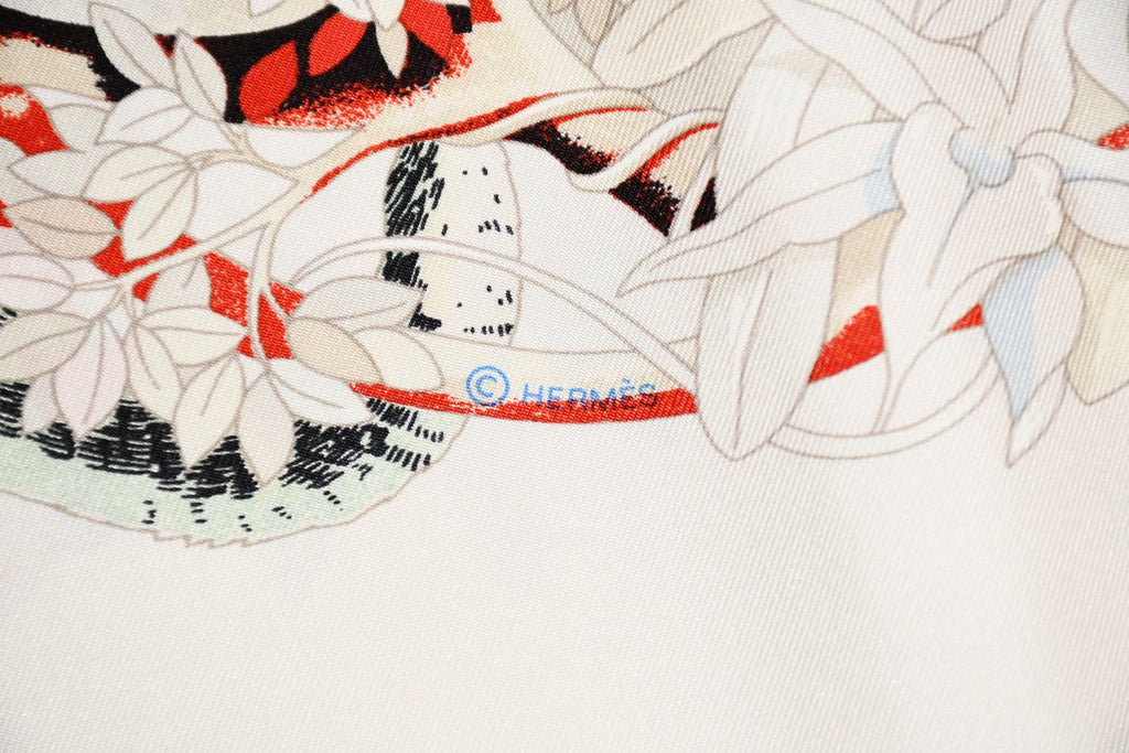 Hermes Scarf Au Coeur de la Vie 90 cm silk white Carre life tree flower 35"
