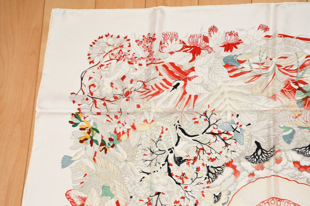 Hermes Scarf Au Coeur de la Vie 90 cm silk white Carre life tree flower 35"