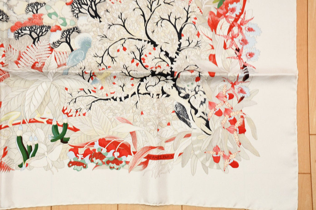 Hermes Scarf Au Coeur de la Vie 90 cm silk white Carre life tree flower 35"