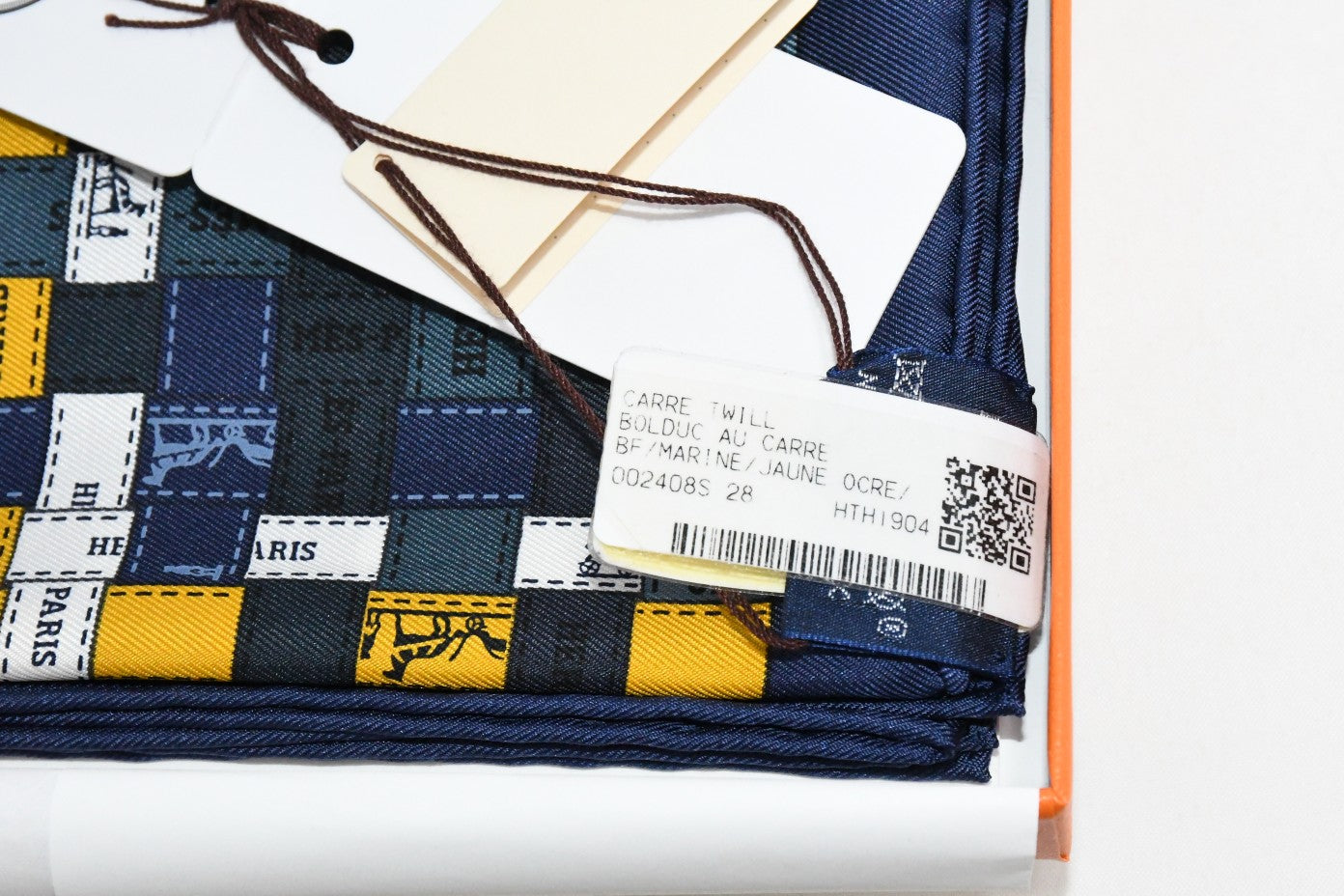 HERMÈS カレ90 BOLDUC AU CARRE Hermes Scarf Bolduc au Carre 90 cm Silk navy dark blue ribbon 35