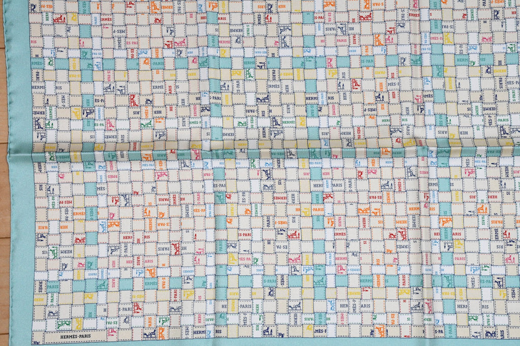 Hermes Scarf Bolduc au Carre 90 cm silk light green ribbon 35"