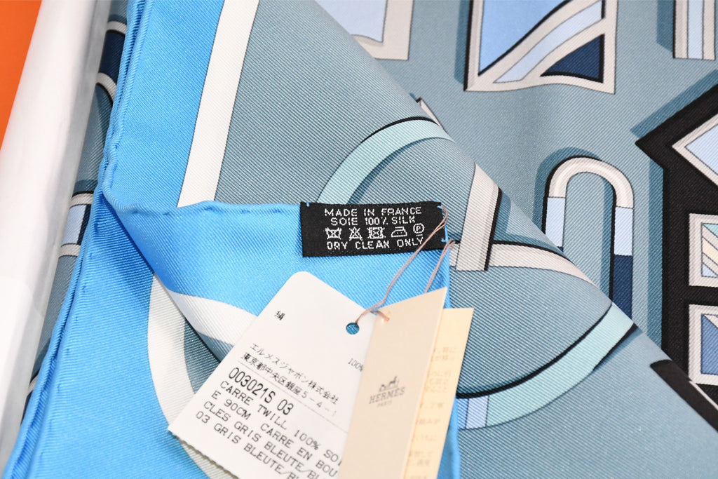 Hermes Scarf Carre en Boucles 90 cm silk blue Carre buckle chain 35"