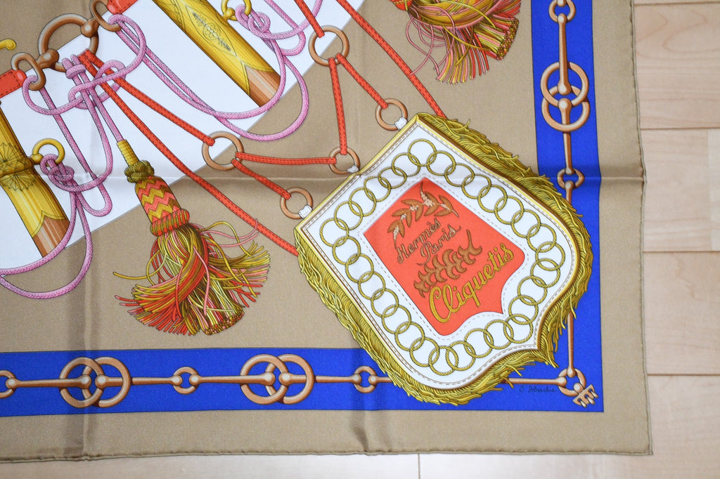 Hermes Scarf Cliquetis 90 cm silk blue beige Carre key chain 35"