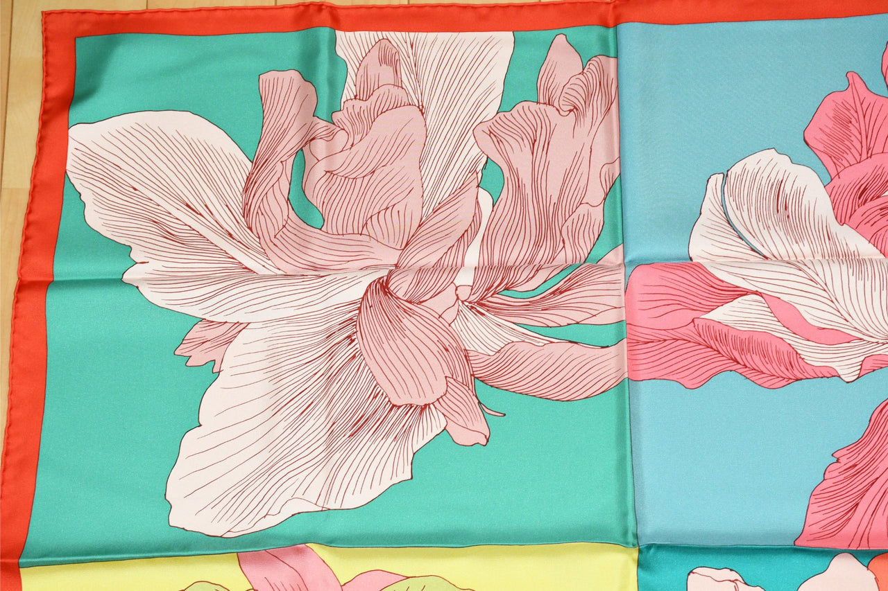 Hermes Scarf Etude Pour Un Iris Arc En Ciel 90 cm silk blue Carre flower 35"