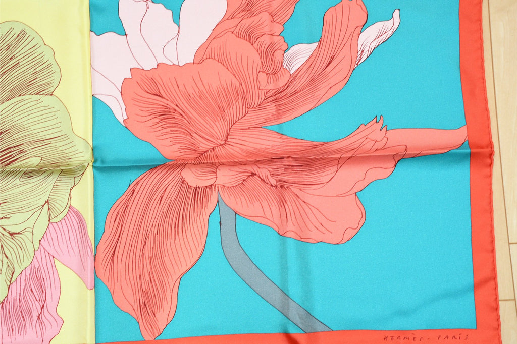 Hermes Scarf Etude Pour Un Iris Arc En Ciel 90 cm silk blue Carre flower 35"
