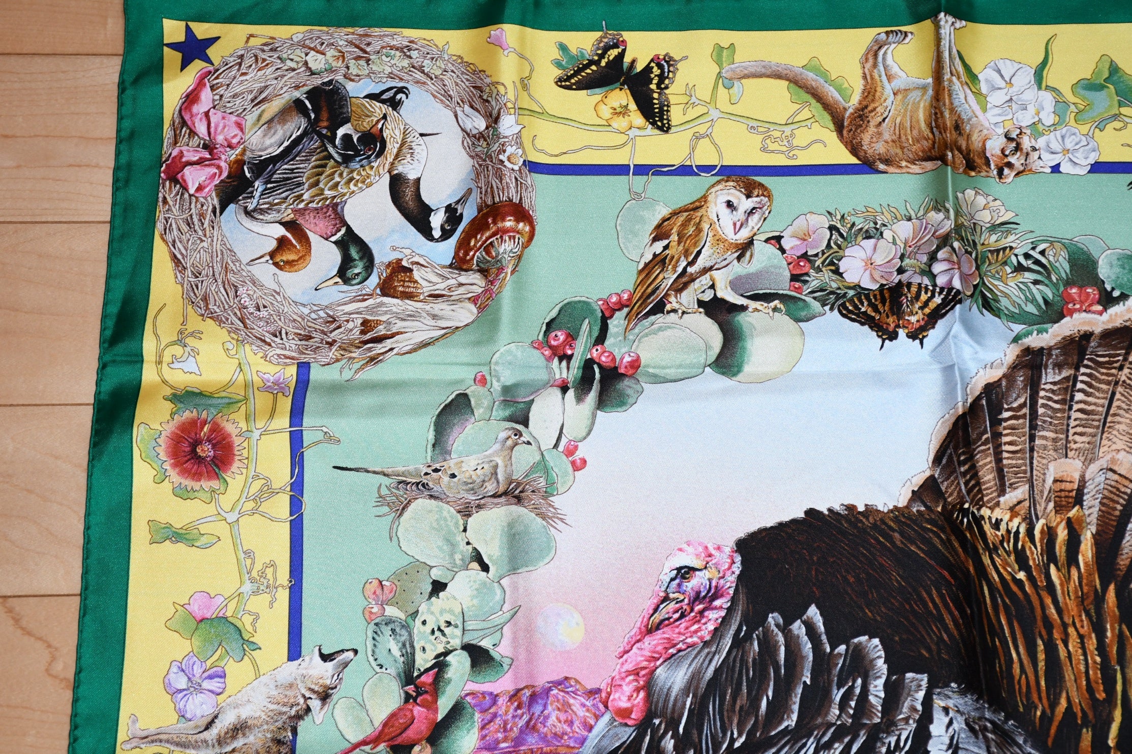 Hermes Scarf Faune Et Flore Du Texas Wildlife 90 cm Silk green by