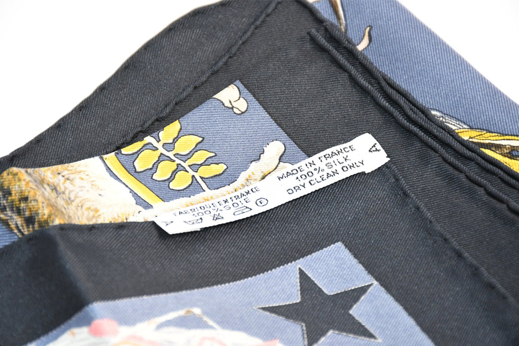 Hermes Scarf Faune Et Flore Du Texas Wildlife 90 cm by Kermit Oliver silk navy animal Carre