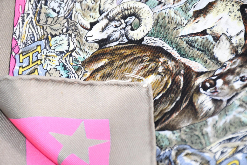 Hermes Scarf Faune Et Flore Du Texas Wildlife 90 cm by Kermit Oliver silk pink gray