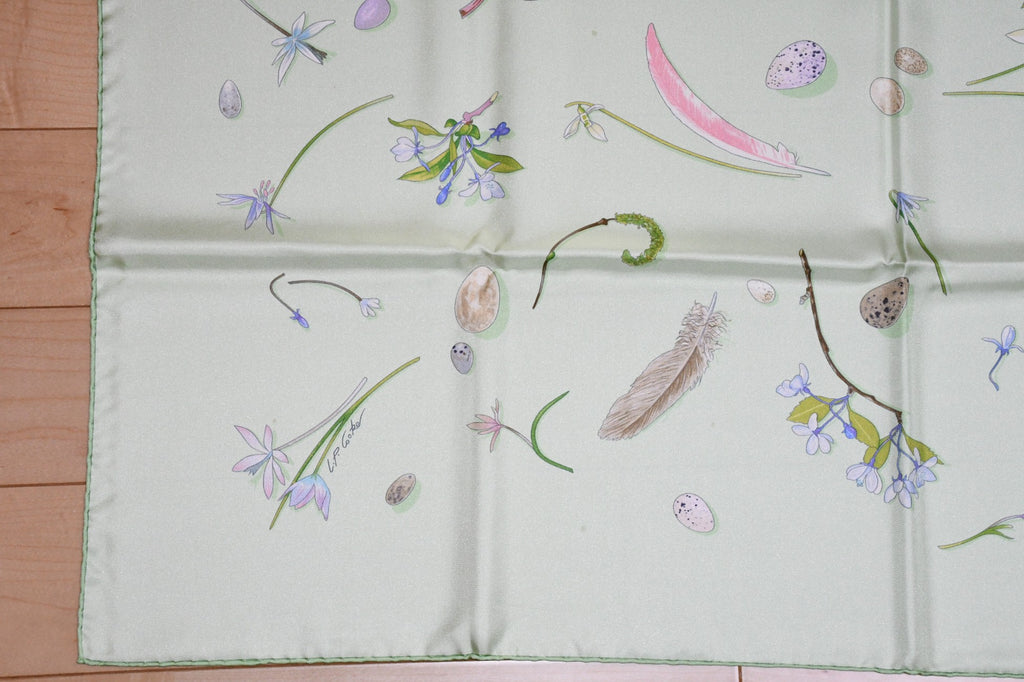 Hermes Scarf Fleurs et Plumes by Leigh P. Cook 90 cm silk light green flower