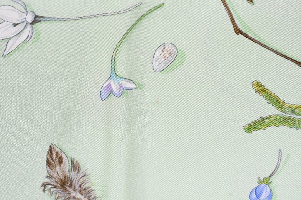 Hermes Scarf Fleurs et Plumes by Leigh P. Cook 90 cm silk light green flower