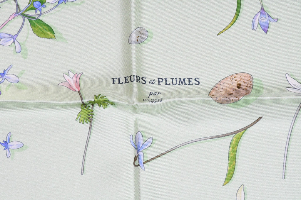Hermes Scarf Fleurs et Plumes by Leigh P. Cook 90 cm silk light green flower