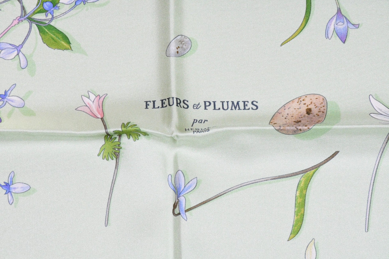 Hermes Scarf Fleurs et Plumes by Leigh P. Cook 90 cm silk light green flower
