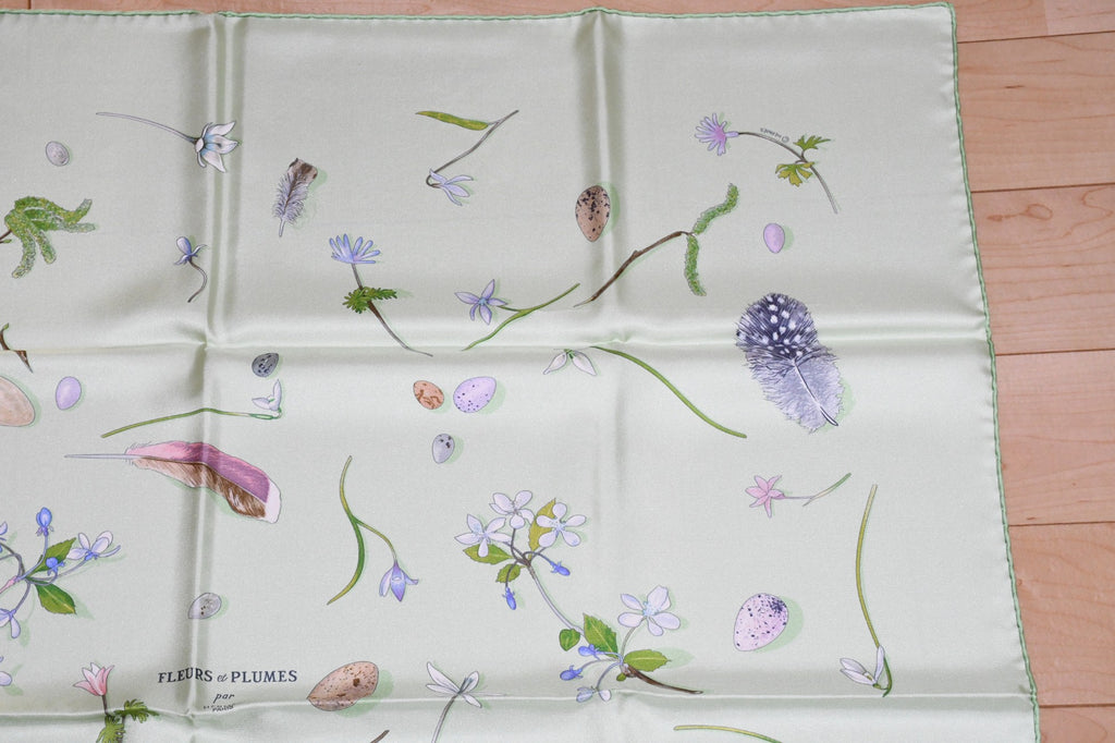Hermes Scarf Fleurs et Plumes by Leigh P. Cook 90 cm silk light green flower