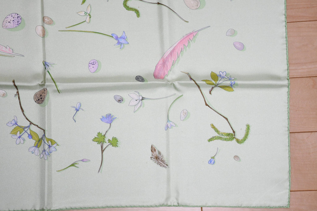 Hermes Scarf Fleurs et Plumes by Leigh P. Cook 90 cm silk light green flower