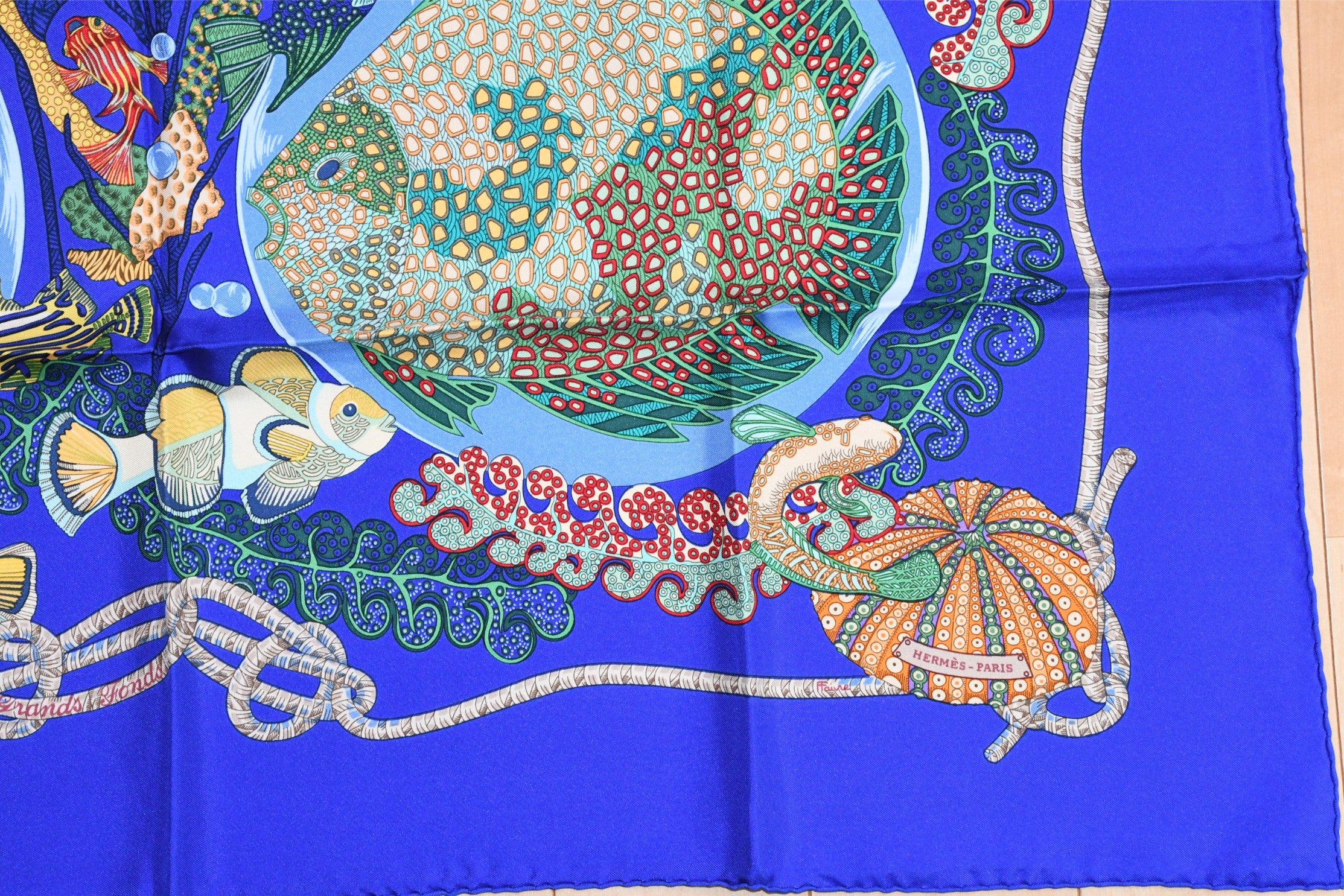 Hermes Scarf Grands Fonds 90 cm silk blue Carre sea fish 35