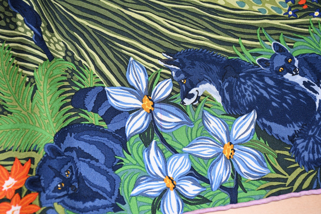 Hermes Scarf Into The Canadian Wild 90 cm silk navy blue Carre bear animal 35"