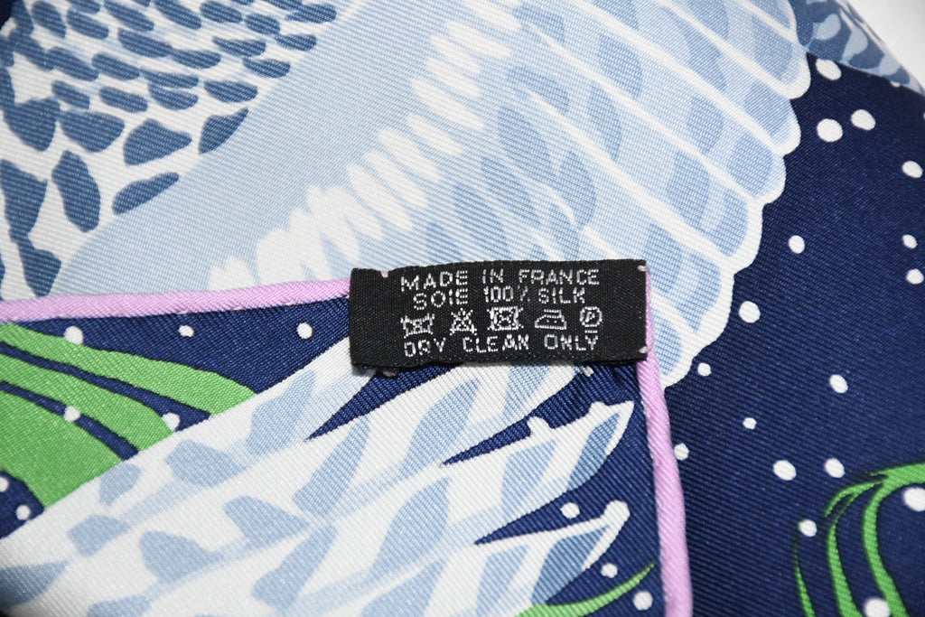 Hermes Scarf Into The Canadian Wild 90 cm silk navy blue Carre bear animal 35"