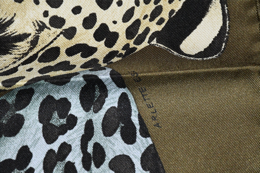 Hermes Scarf Lazy Leopardesses 90 cm silk khaki green Carre leopard animal 35"