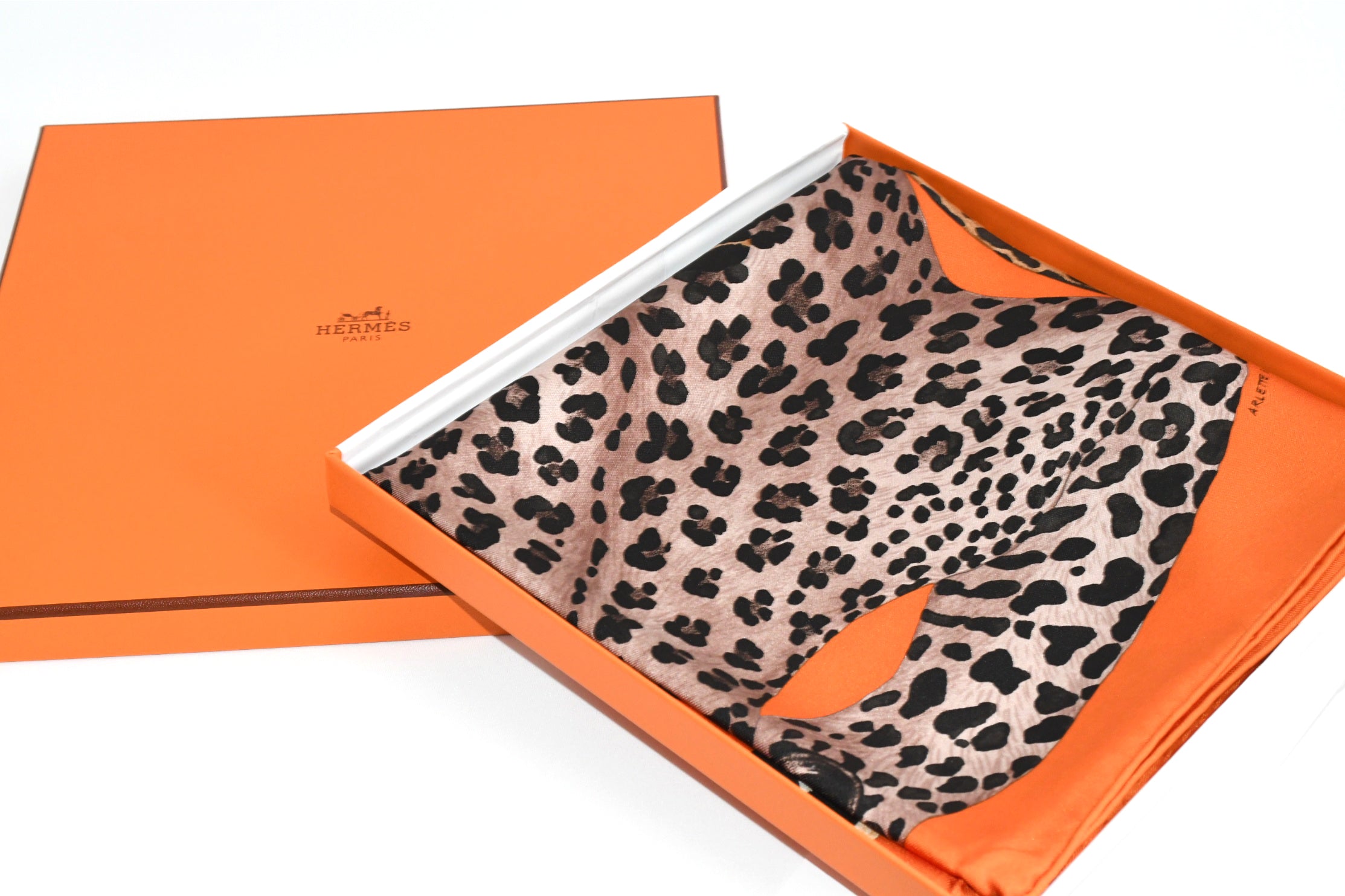 エルメス　カレ　レイジーレオパード　 lazy leopardesses Hermes Scarf Lazy Leopardesses 90 cm silk orange Carre leopard