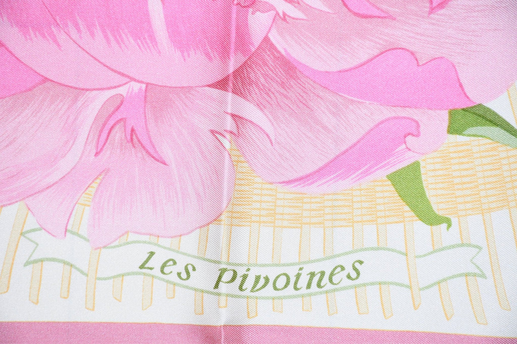 Hermes Scarf Les Pivoines by Christiane Vauzelles 90 cm silk pink flower 1977 Carre