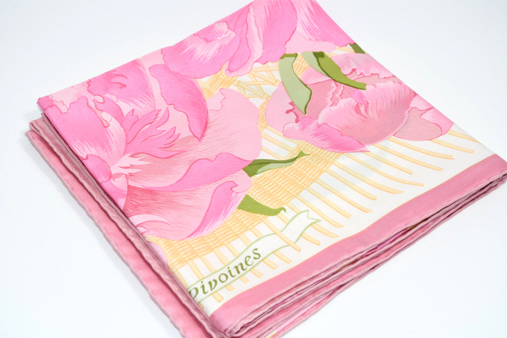 Hermes Scarf Les Pivoines by Christiane Vauzelles 90 cm silk pink flower 1977 Carre