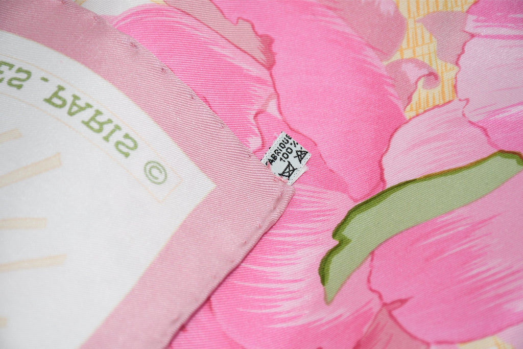 Hermes Scarf Les Pivoines by Christiane Vauzelles 90 cm silk pink flower 1977 Carre