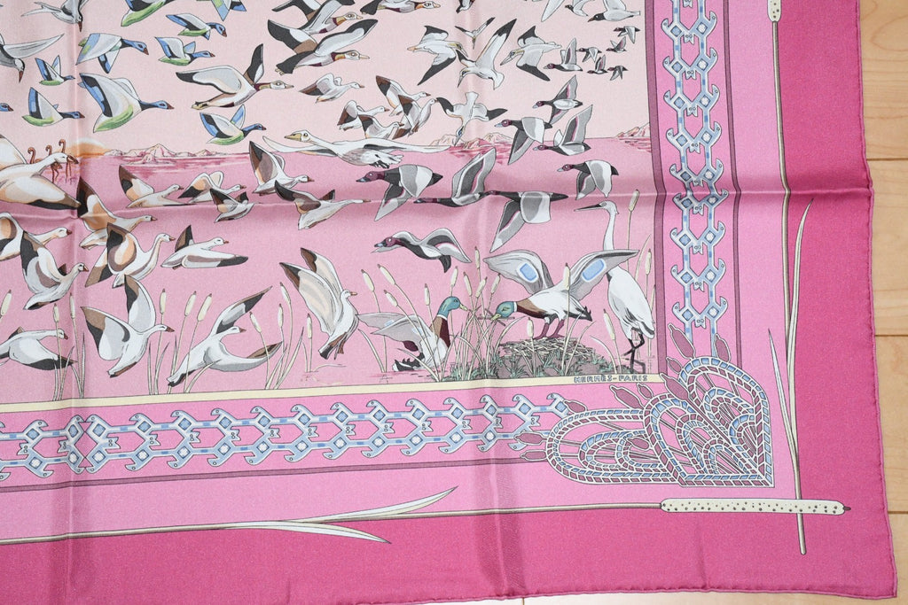 Hermes Scarf Libres Comme l'Air 90 cm Silk pink bird air Carre 35"