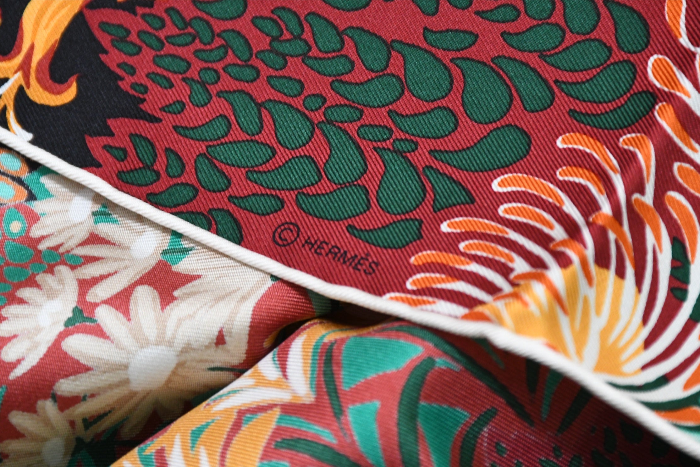 Hermes Scarf Mountain zebra 90 cm silk green red Carre flower