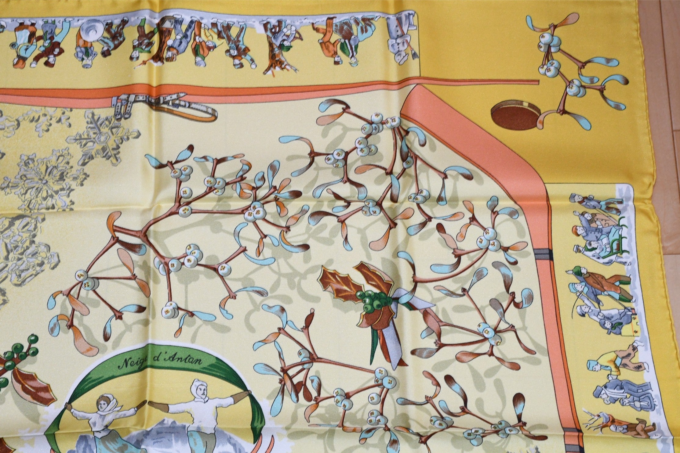 Hermes Scarf Neige d'Antan Silk 90 cm yellow Snow ski Carre 35