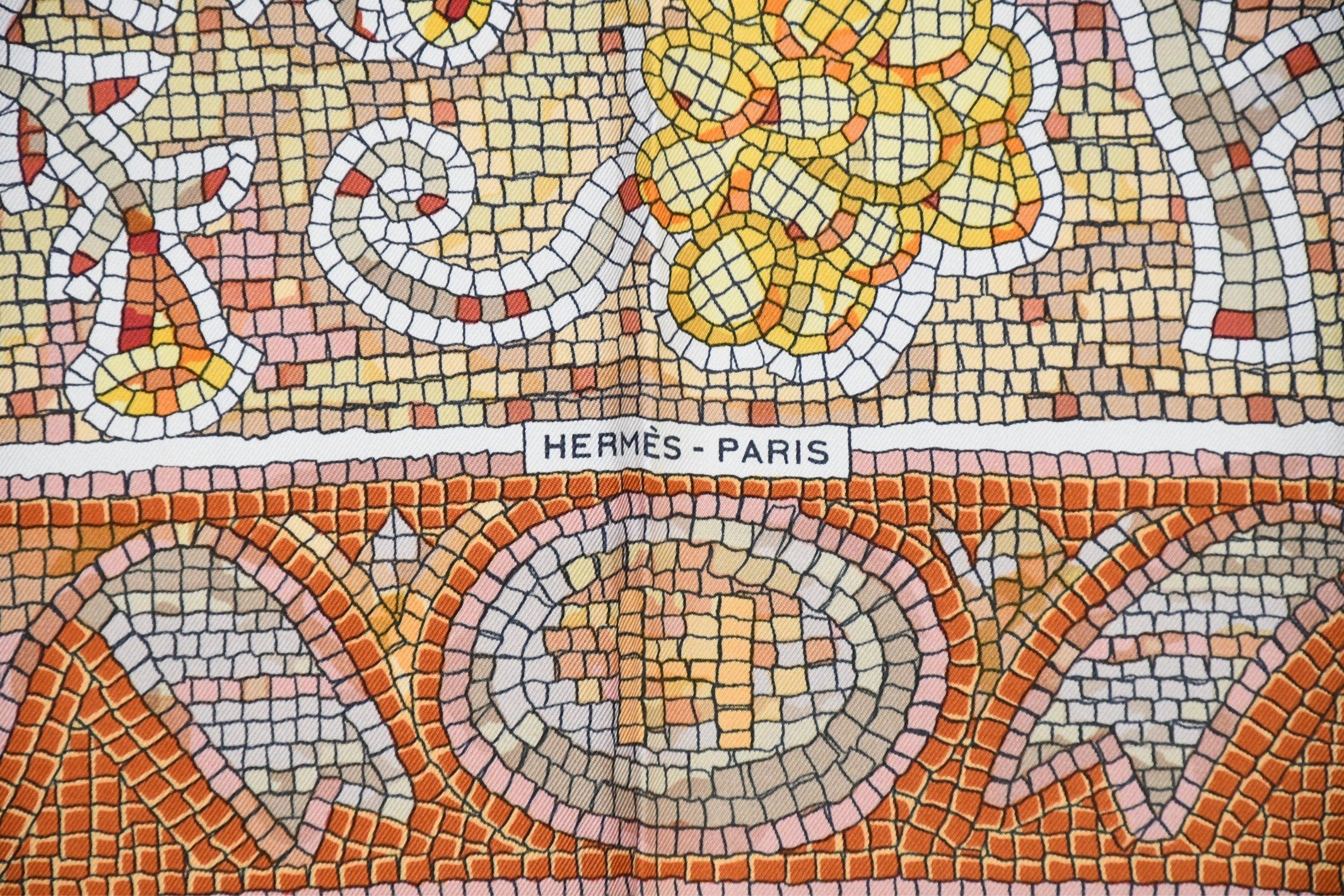 Hermes Scarf PAVEMENT 90 cm silk orange beige mosaic animal Carre