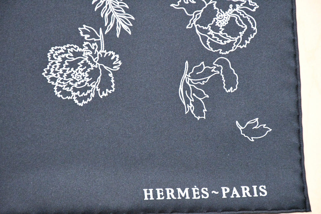 Hermes Scarf Robe Legere 90 cm silk black Carre flower horse 35" New w/ Tag