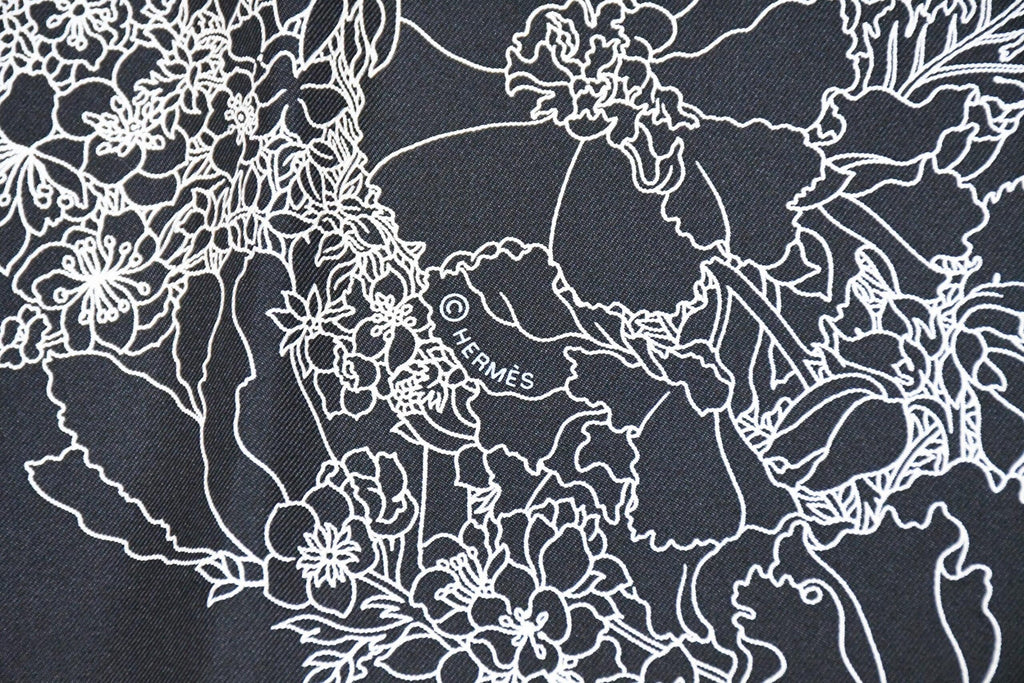 Hermes Scarf Robe Legere 90 cm silk black Carre flower horse 35" New w/ Tag