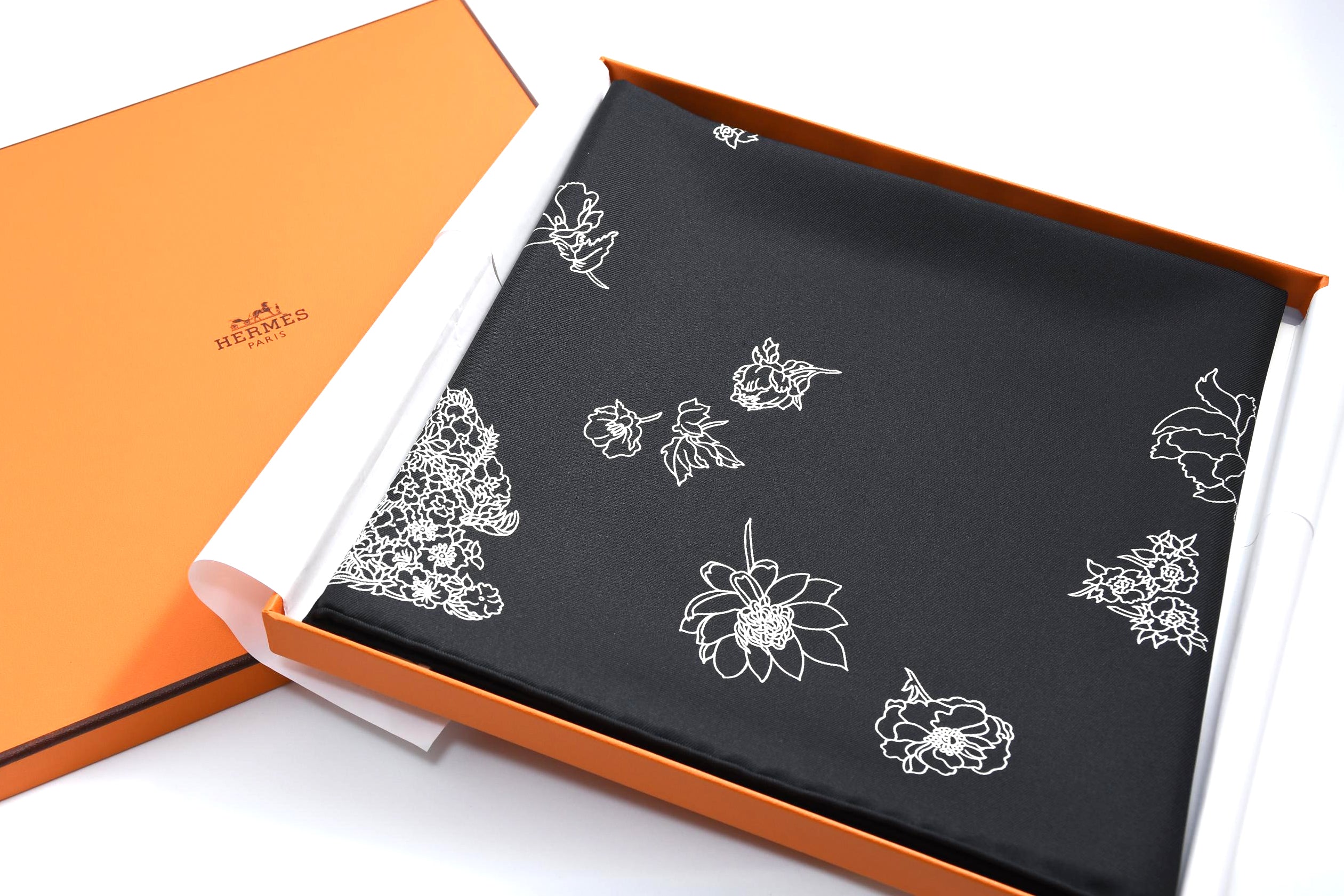 Hermes Scarf Robe Legere 90 cm silk black Carre flower horse 35