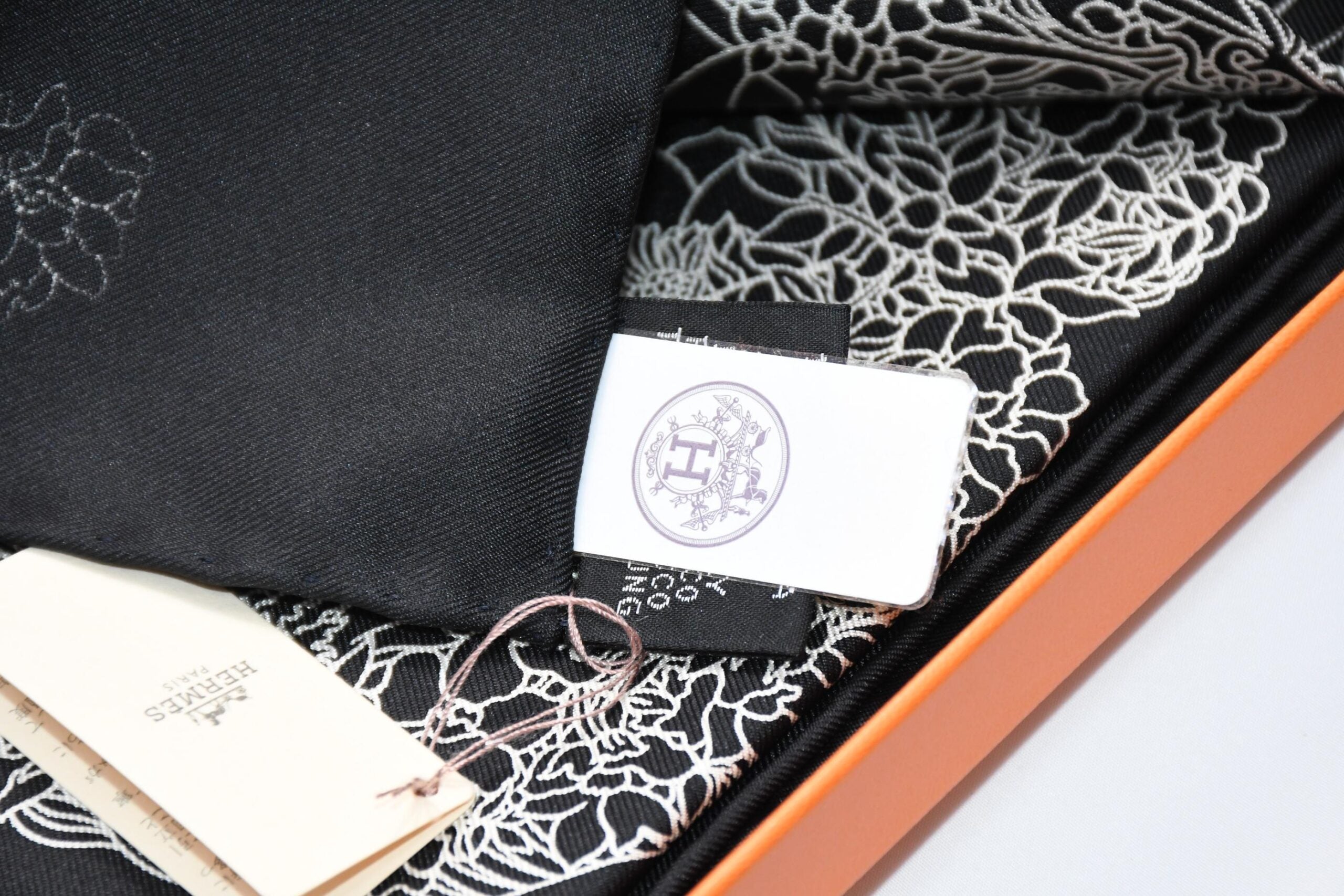 Hermes Scarf Robe Legere 90 cm silk black Carre flower horse 35