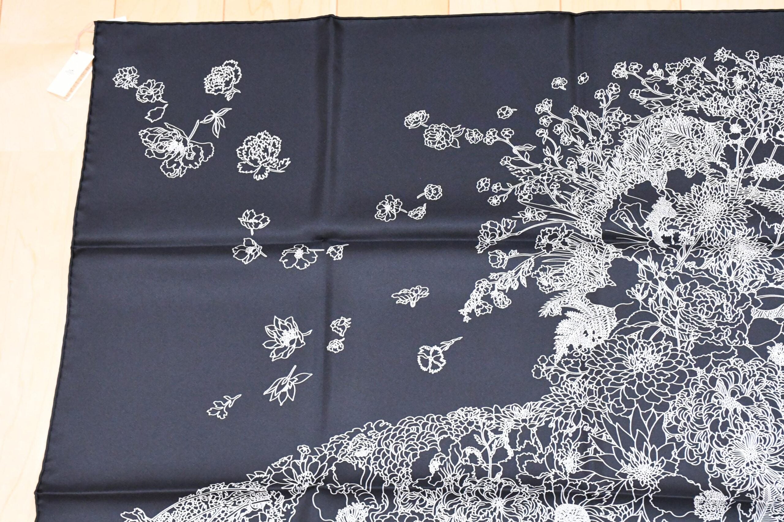Hermes Scarf Robe Legere 90 cm silk black Carre flower horse 35