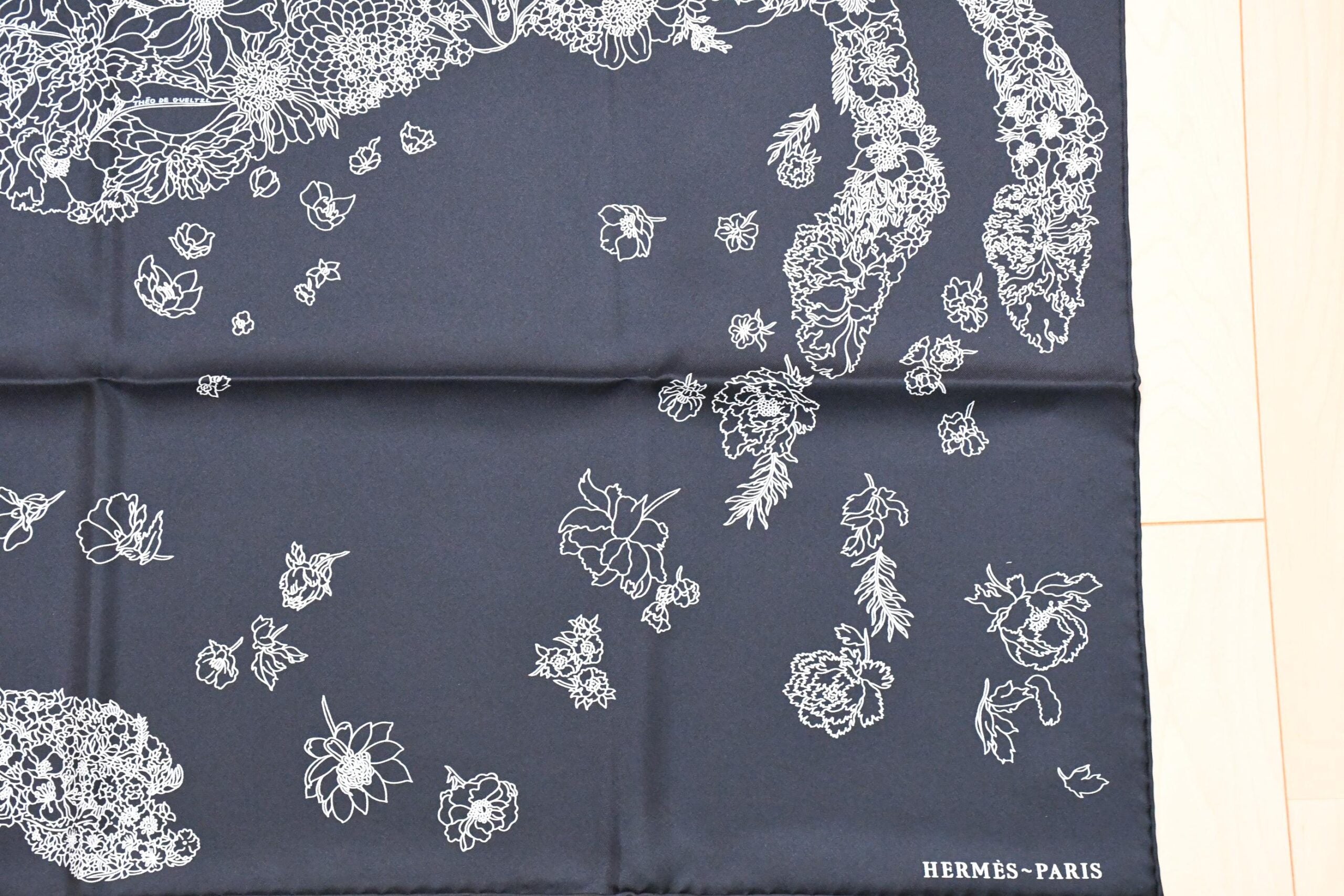 Hermes Scarf Robe Legere 90 cm silk black Carre flower horse 35