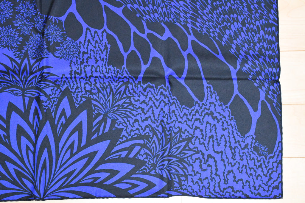 Hermes Scarf The Three Graces 90 cm silk navy blue Carre giraffe animal 35"