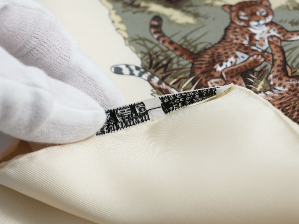 Hermes Scarf Tanzanie 90 cm silk white Carre animal cheetah 35"