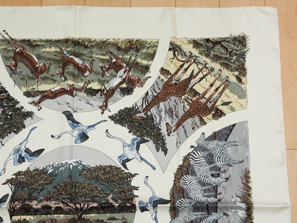 Hermes Scarf Tanzanie 90 cm silk white Carre animal cheetah 35"