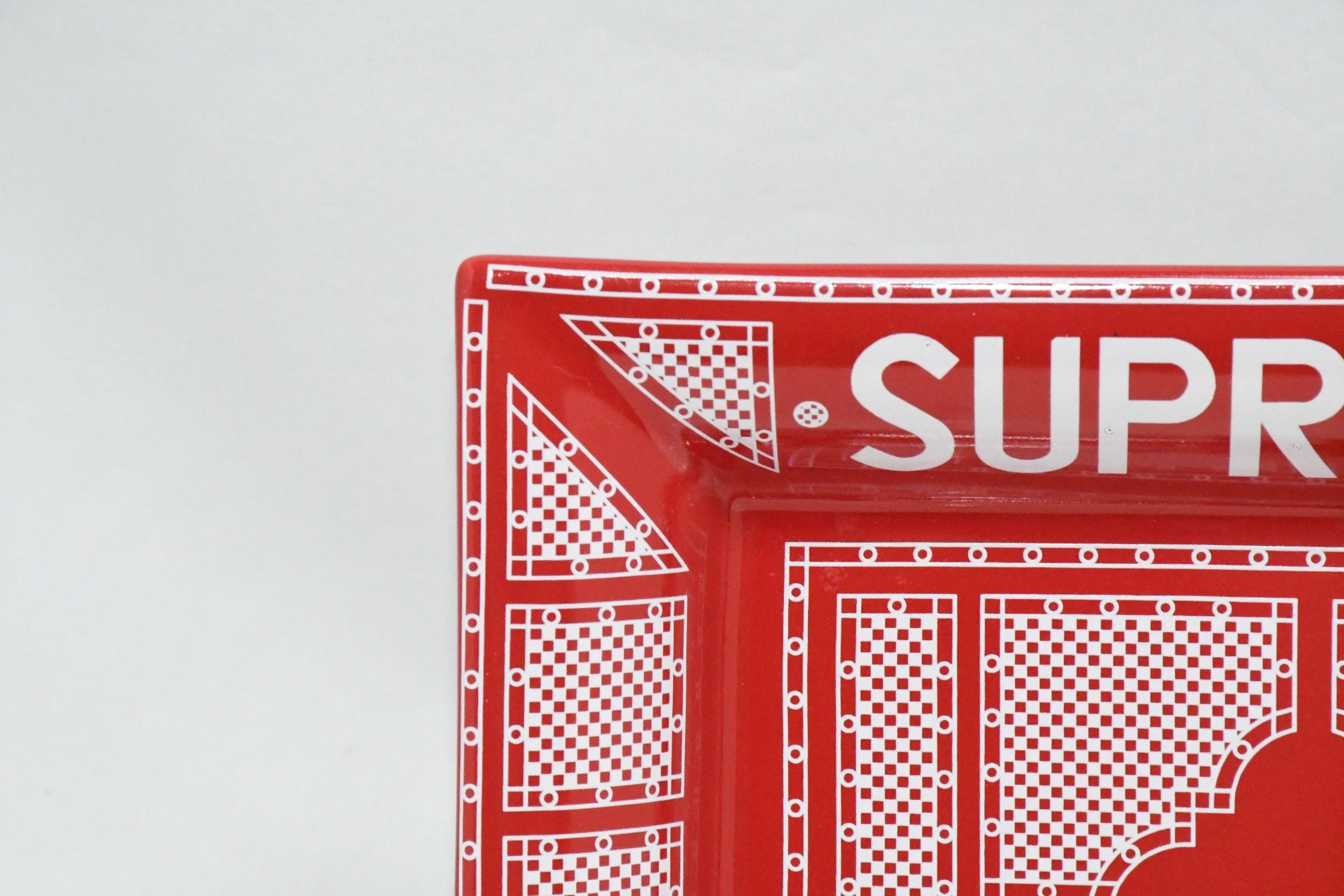 SUPREME Hermes Ceramic Change tray red Ashtray plate dinnerware