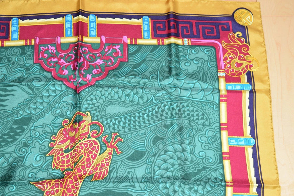 must de Cartier Scarf LE DRAGON MYSTERIEUX Silk 87 cm Green Shawl Foulard YA15820